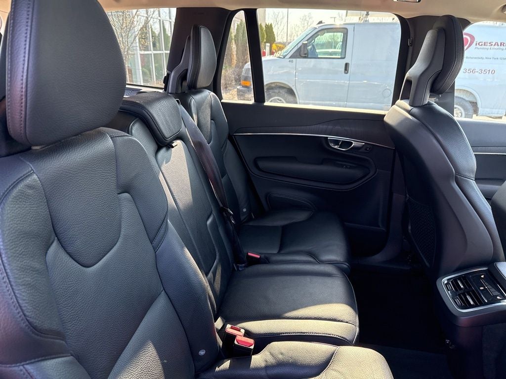 2020 Volvo XC90 T6 Momentum
