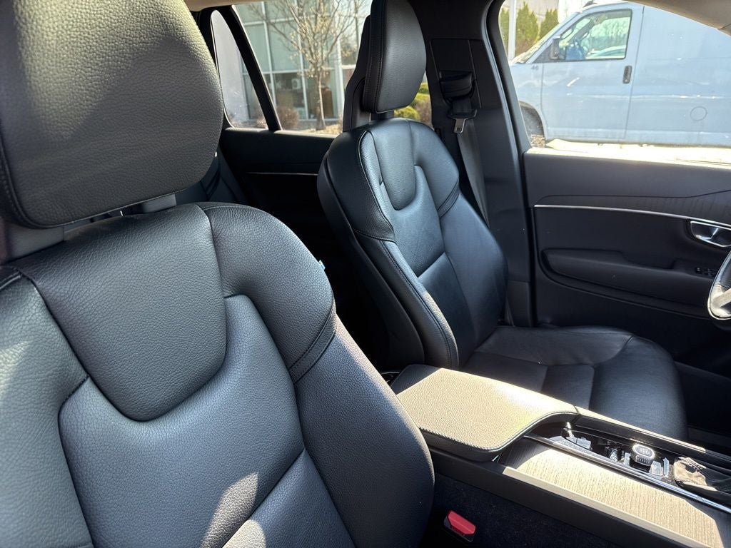 2020 Volvo XC90 T6 Momentum
