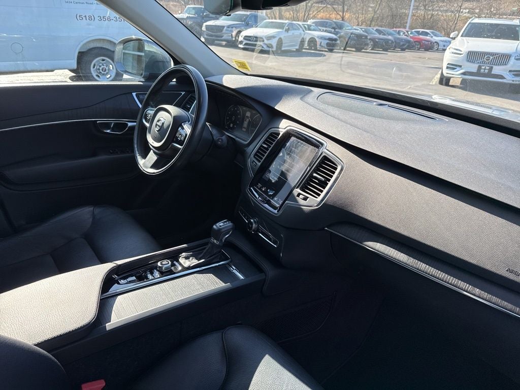 2020 Volvo XC90 T6 Momentum