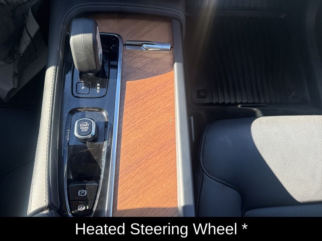 2025 Volvo XC90 B5 Plus