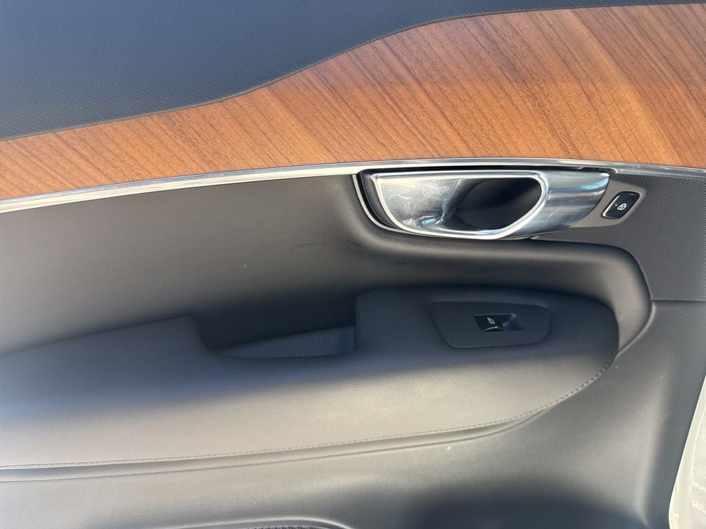 2025 Volvo XC90 B5 Plus