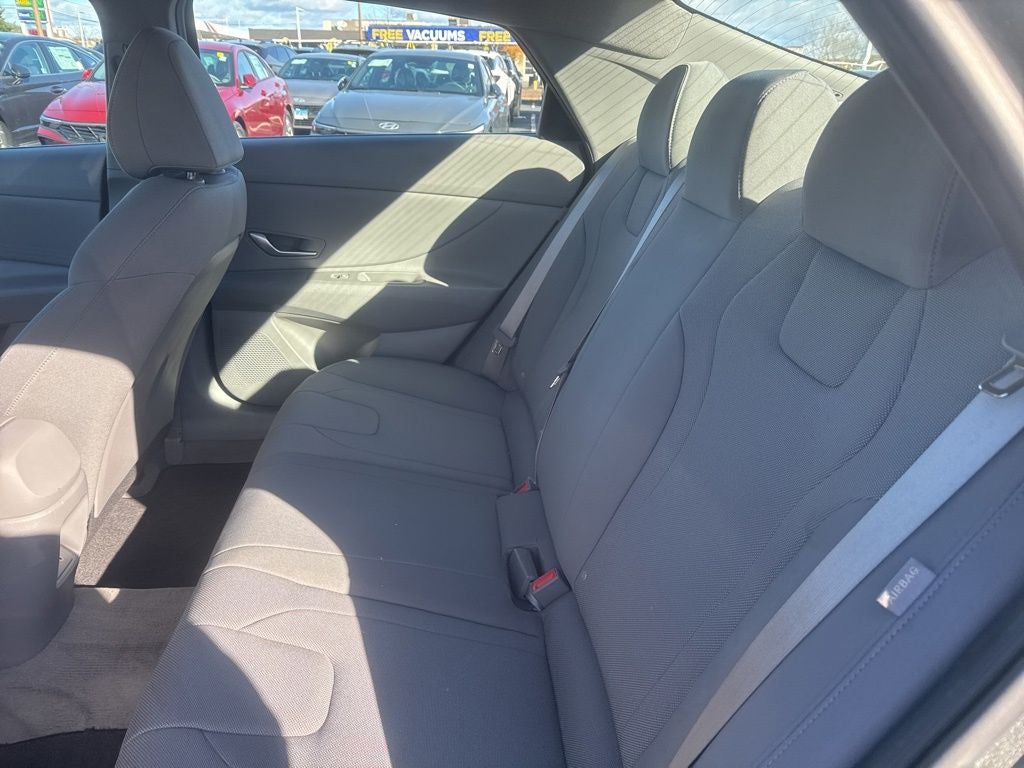 2024 Hyundai Elantra SE