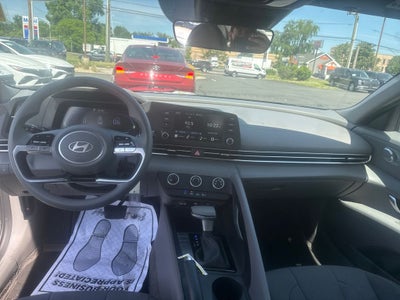 2025 Hyundai Elantra SE