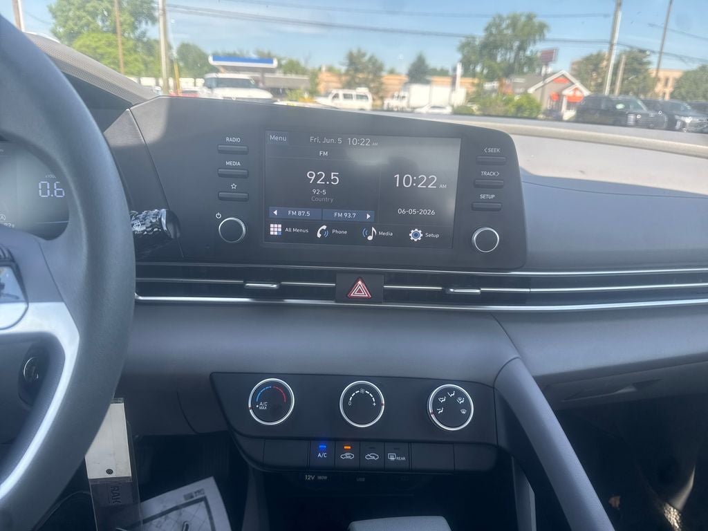 2025 Hyundai Elantra SE