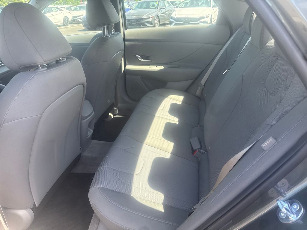 2025 Hyundai Elantra SE