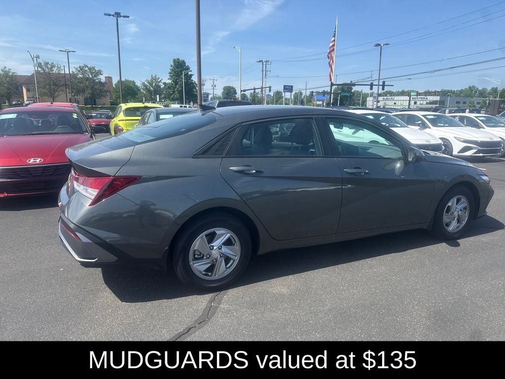 2025 Hyundai Elantra SE