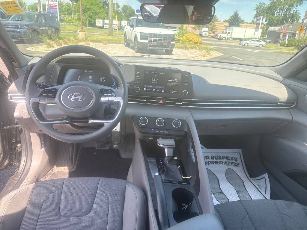 2024 Hyundai Elantra SE