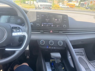 2024 Hyundai Elantra SE