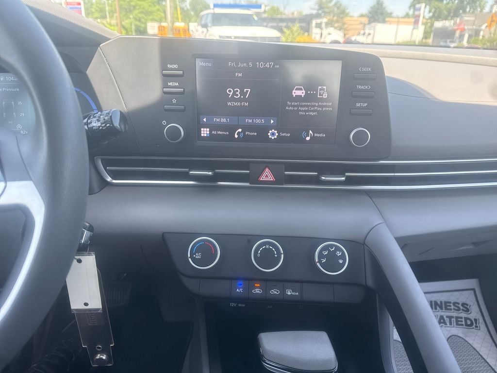 2024 Hyundai Elantra SE