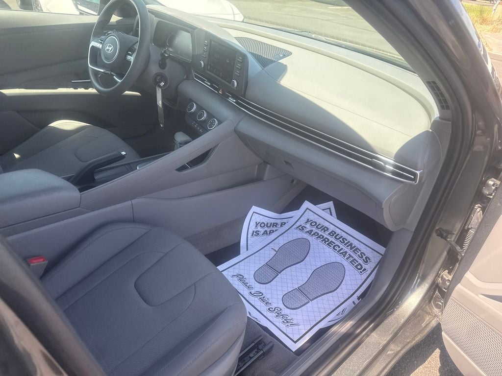 2024 Hyundai Elantra SE
