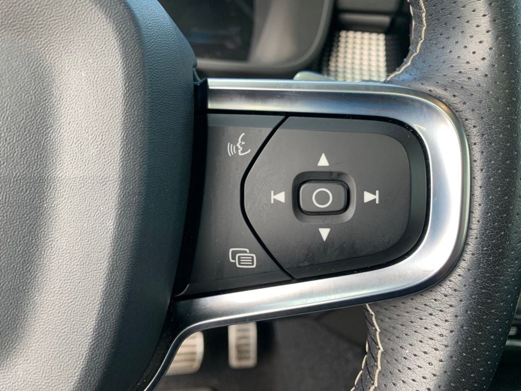 2020 Volvo XC40 R-Design