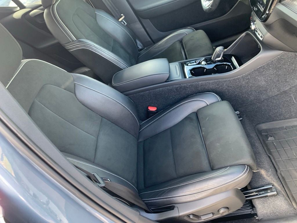 2020 Volvo XC40 R-Design