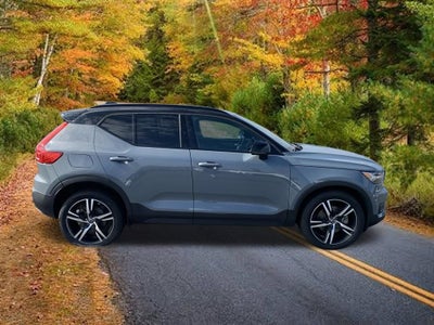 2020 Volvo XC40 R-Design