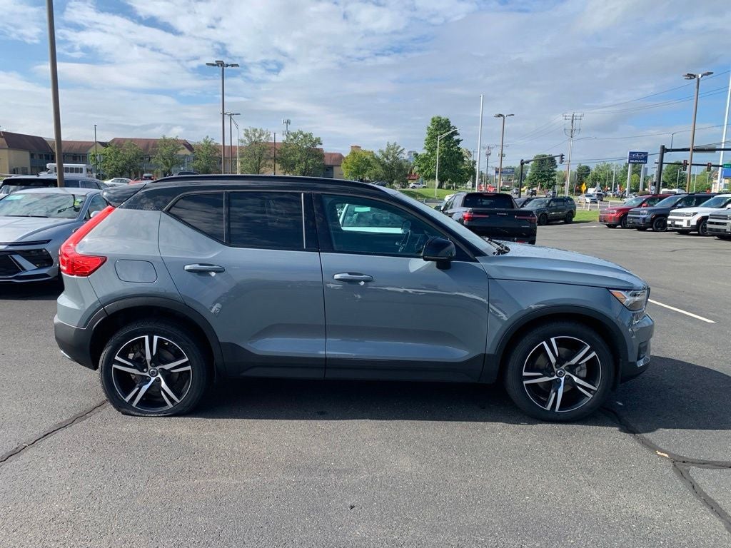 2020 Volvo XC40 R-Design