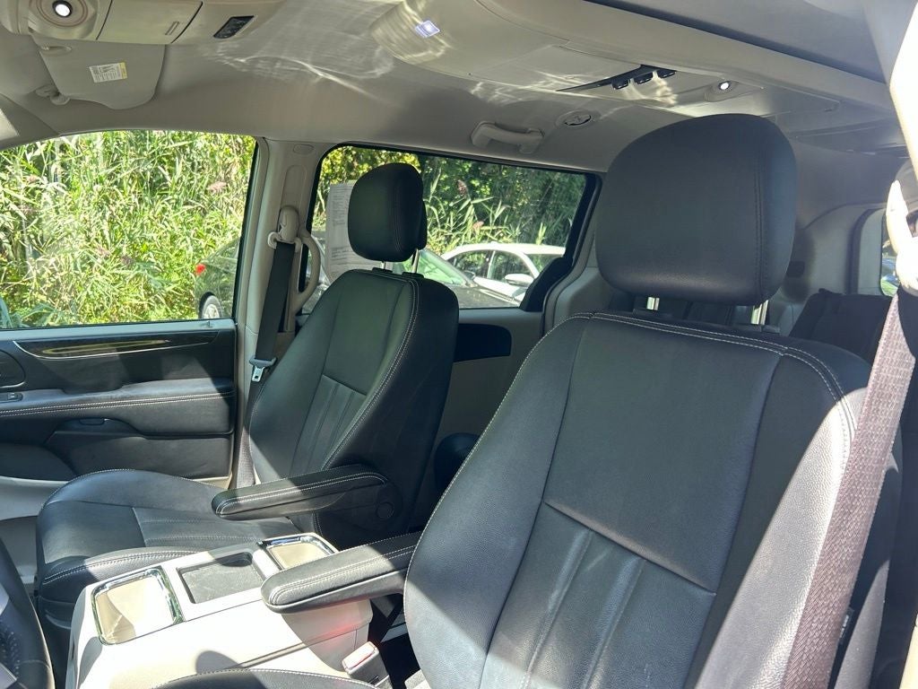 2013 Chrysler Town & Country Touring