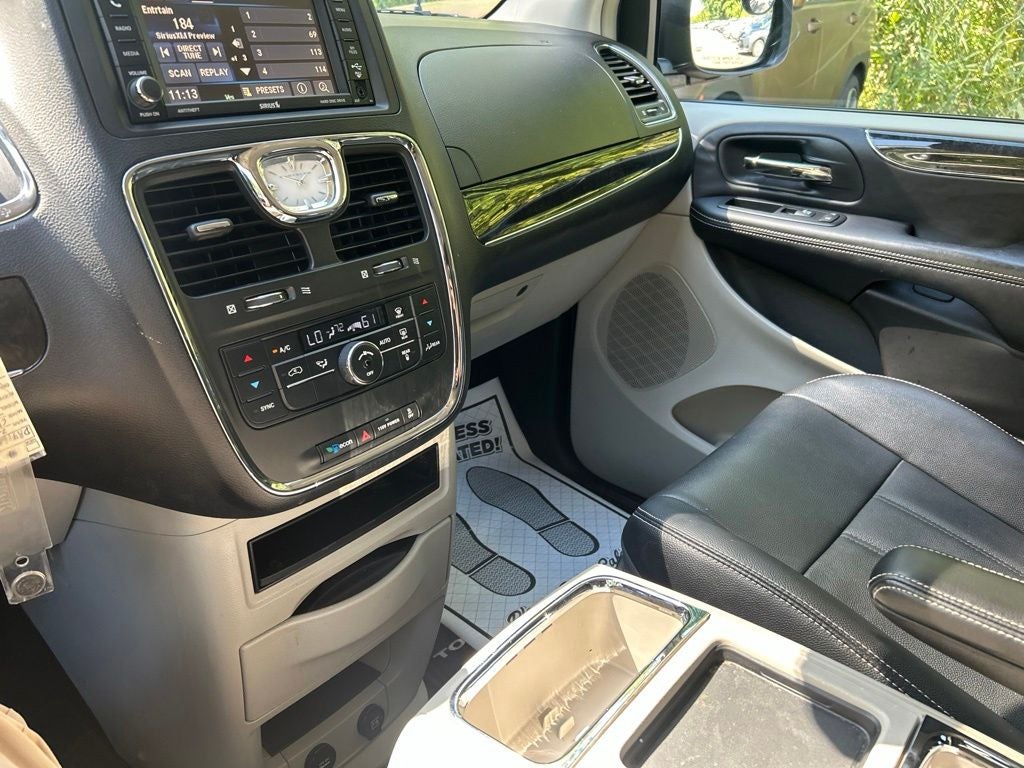2013 Chrysler Town & Country Touring