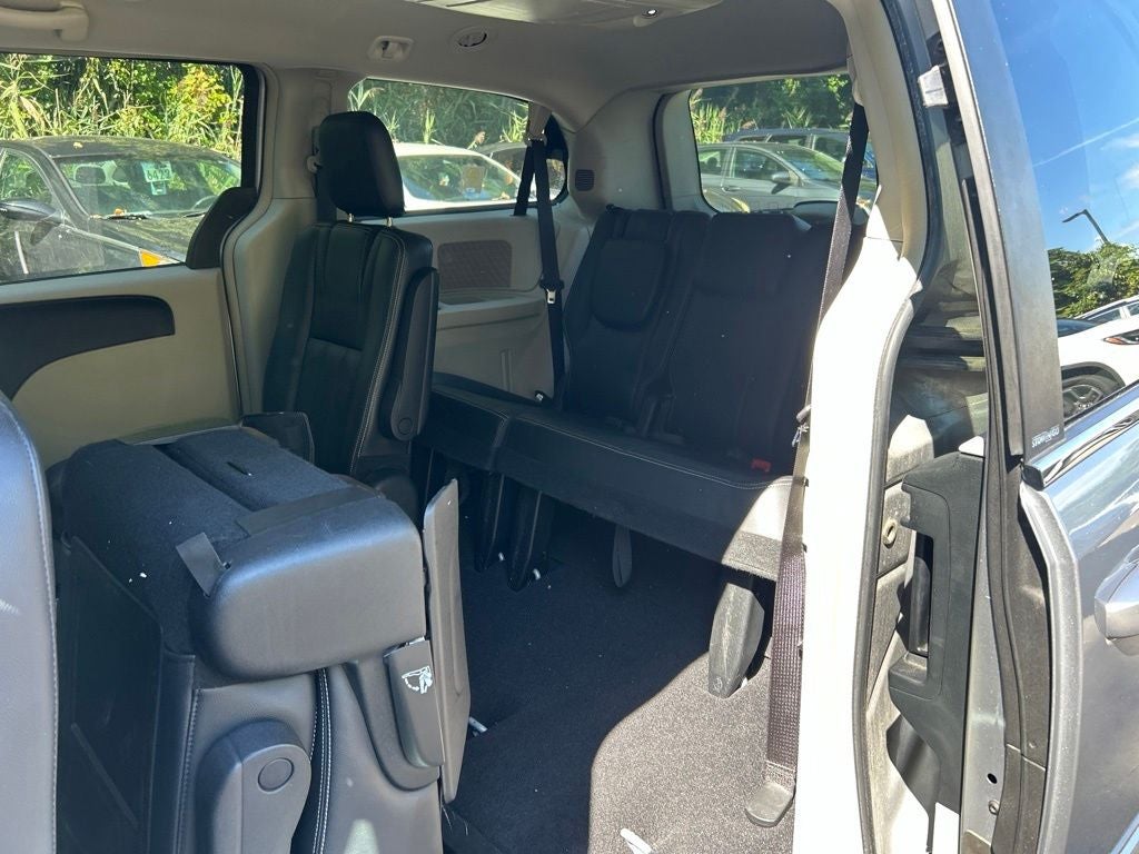 2013 Chrysler Town & Country Touring