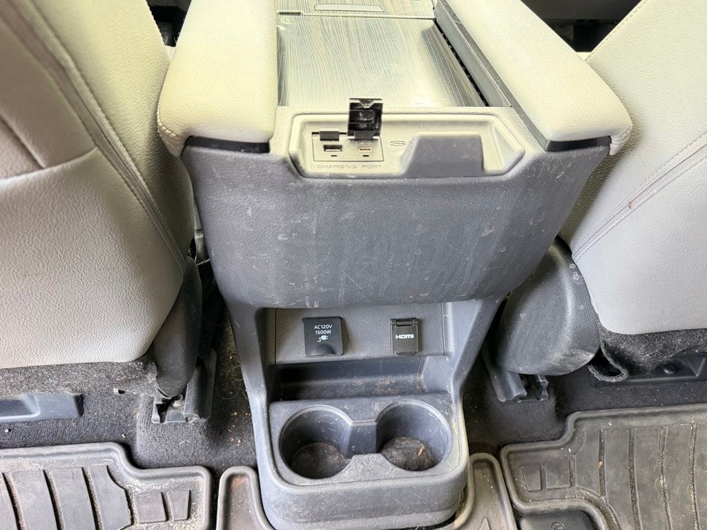 2022 Toyota Sienna Limited 7 Passenger