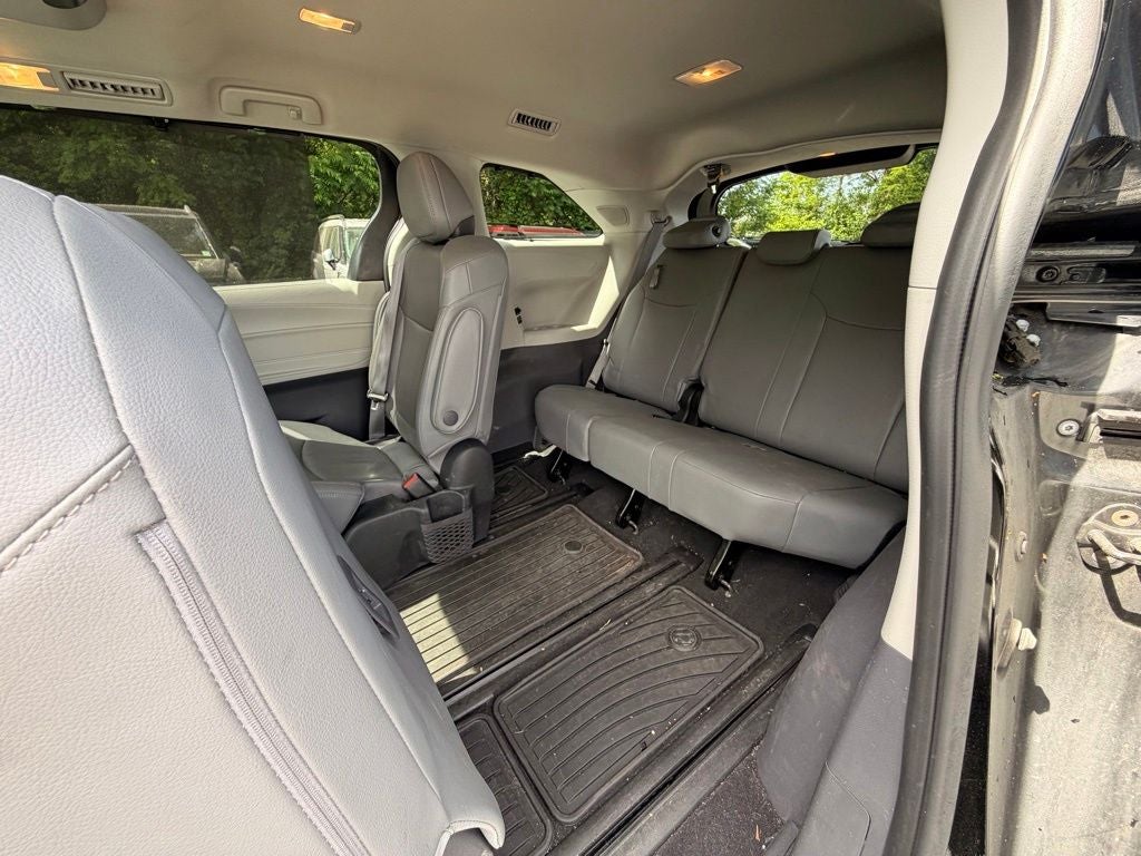 2022 Toyota Sienna Limited 7 Passenger
