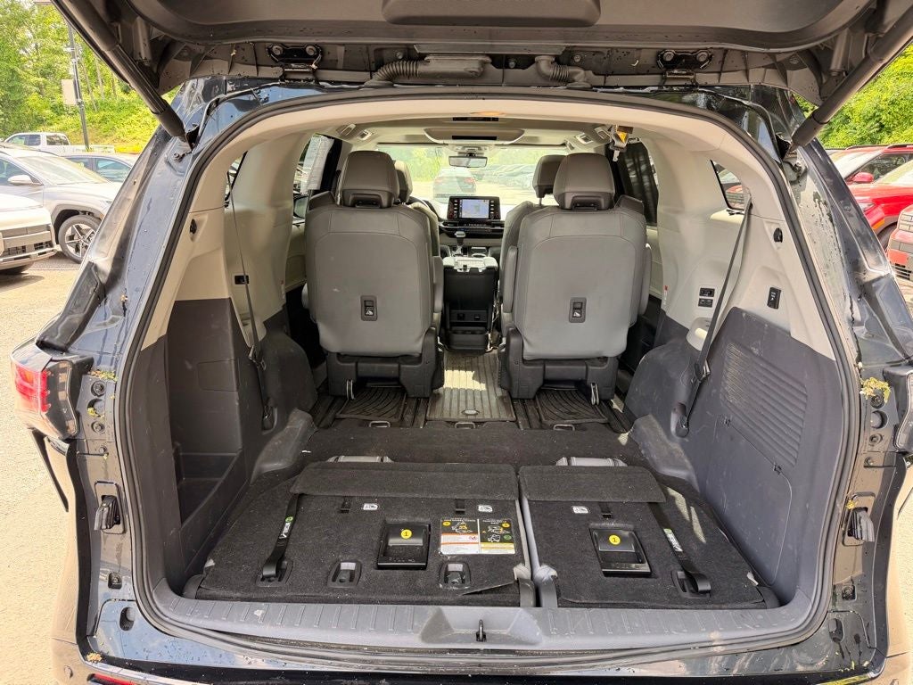 2022 Toyota Sienna Limited 7 Passenger