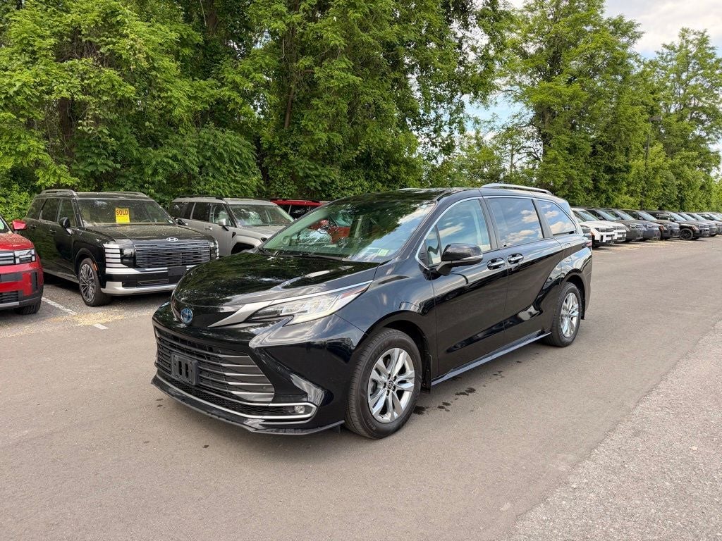 2022 Toyota Sienna Limited 7 Passenger