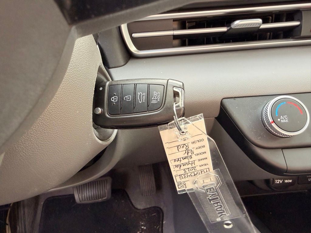 2023 Hyundai Elantra SE