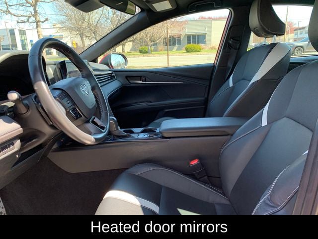 2025 Toyota Camry SE Hybrid