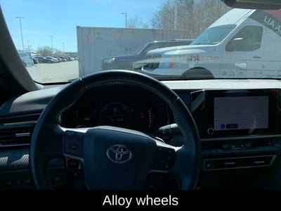 2025 Toyota Camry SE Hybrid