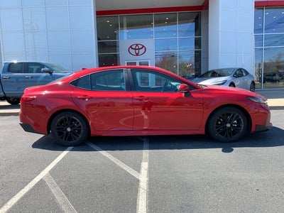 2025 Toyota Camry SE Hybrid
