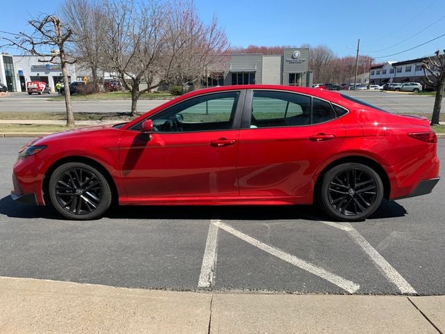 2025 Toyota Camry SE Hybrid