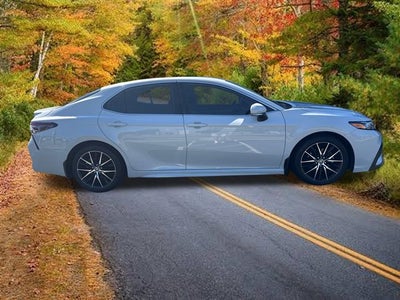2024 Toyota Camry Hybrid SE