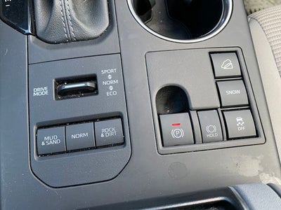 2025 Toyota Highlander LE AWD