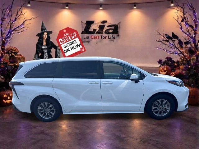 2025 Toyota Sienna LE 8 Passenger