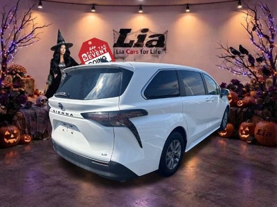 2025 Toyota Sienna LE 8 Passenger