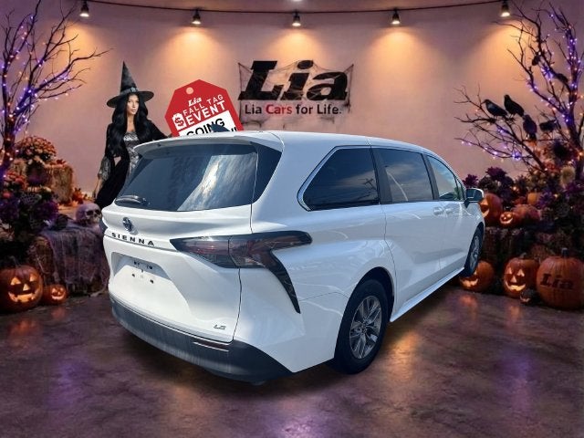 2025 Toyota Sienna LE 8 Passenger