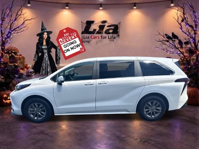 2025 Toyota Sienna LE 8 Passenger