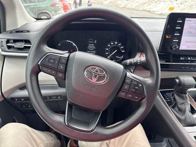 2024 Toyota Sienna LE 8 Passenger