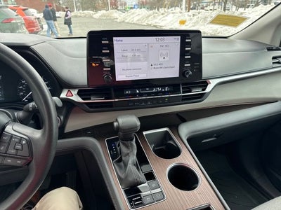 2024 Toyota Sienna LE 8 Passenger