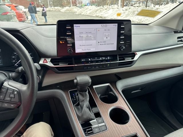 2024 Toyota Sienna LE 8 Passenger