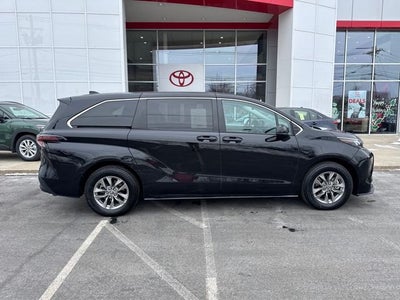 2024 Toyota Sienna LE 8 Passenger