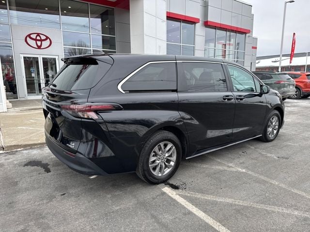 2024 Toyota Sienna LE 8 Passenger