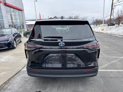 2024 Toyota Sienna LE 8 Passenger