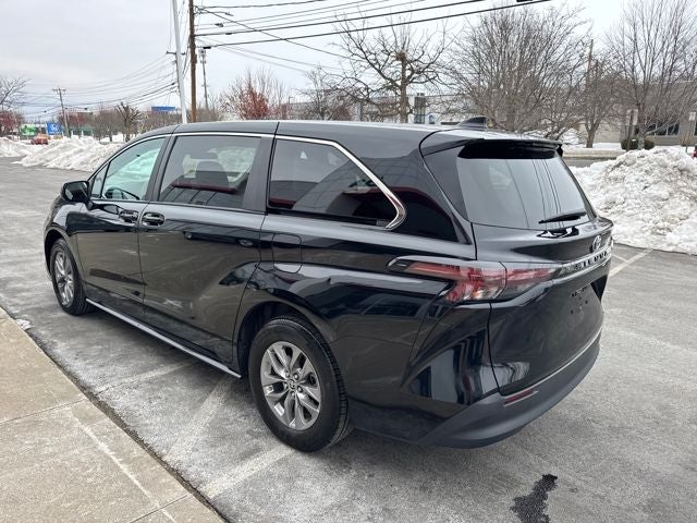2024 Toyota Sienna LE 8 Passenger