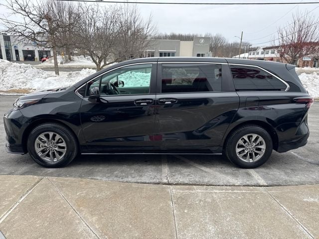 2024 Toyota Sienna LE 8 Passenger