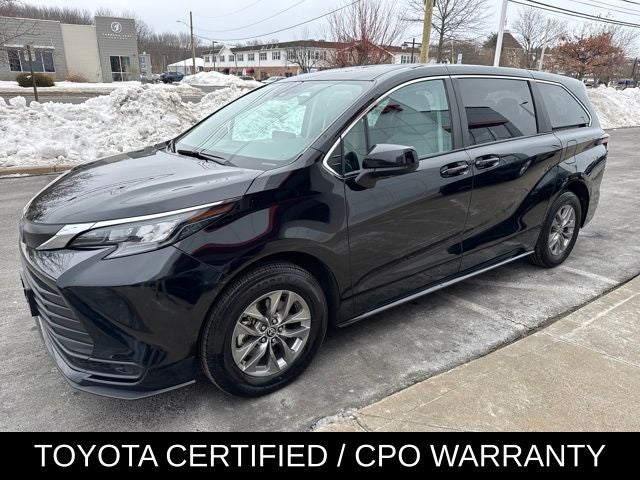 2024 Toyota Sienna LE 8 Passenger
