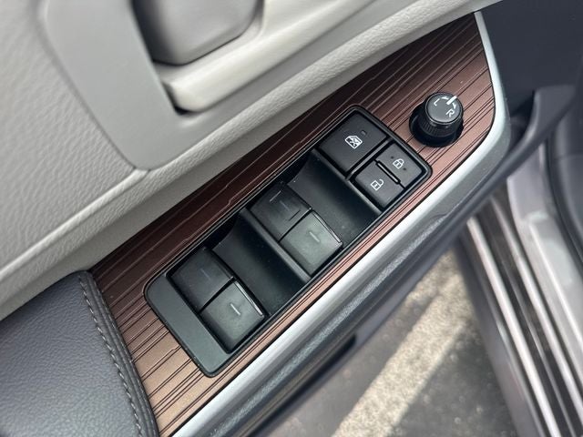 2023 Toyota Sienna LE 8 Passenger
