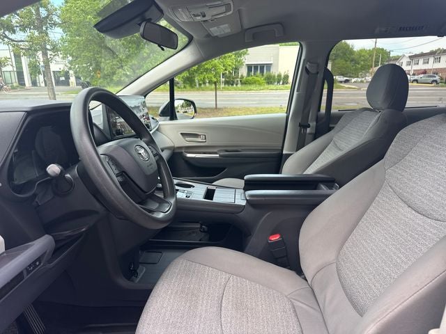 2023 Toyota Sienna LE 8 Passenger
