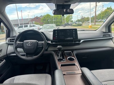 2023 Toyota Sienna LE 8 Passenger