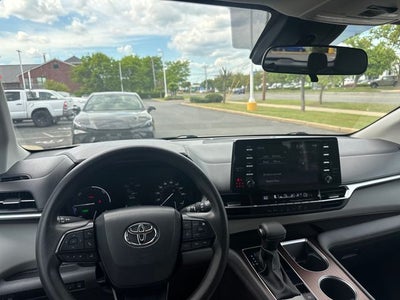 2023 Toyota Sienna LE 8 Passenger