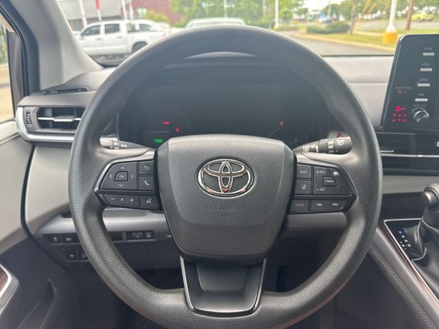 2023 Toyota Sienna LE 8 Passenger
